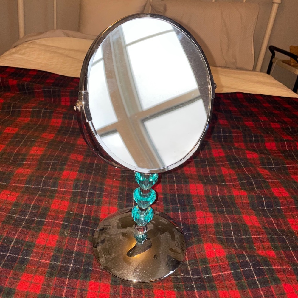 Vanity mirror